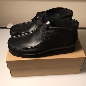 Wallabee Clark’s black size 8.5